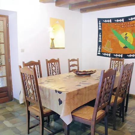 5 Bedroom Awesome In Dom wakacyjny Louzy