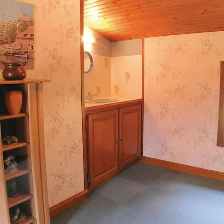 Dom wakacyjny 5 Bedroom Awesome In Louzy